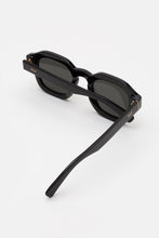 Load image into Gallery viewer, Saluto Black